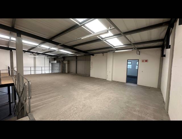 572M² MINI FACTORY TO LET IN STIKLAND INDUSTRIAL